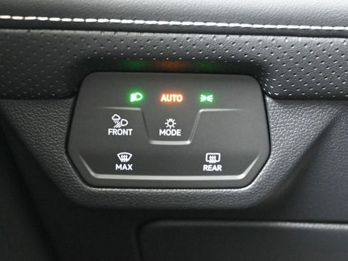 Used 2025 Volkswagen Atlas Cross Sport SEL Premium R-Line image 27