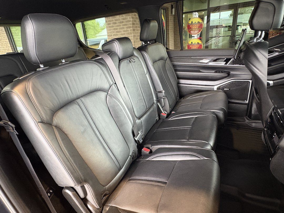 Used 2022 Jeep Wagoneer Series III w/ Rear Seat Video Group 1 AWD/4WD image 33
