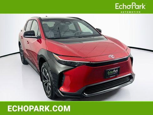 Used 2025 Toyota bZ4X FWD image 1