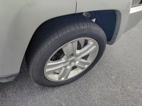 Used 2011 Jeep Liberty Sport image 7