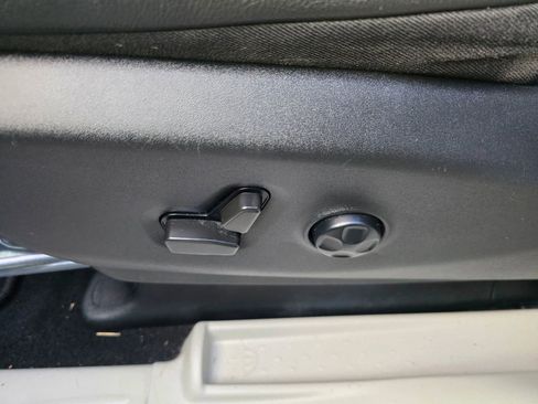 Used 2021 Chrysler Pacifica Touring-L image 23