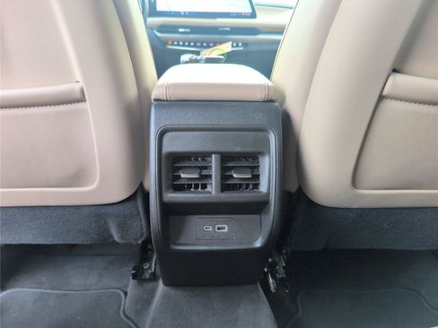 Used 2025 Cadillac XT4 Premium Luxury FWD image 35