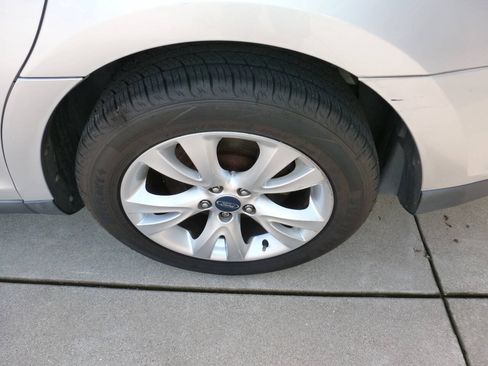 Used 2010 Ford Taurus SEL AWD/4WD image 16