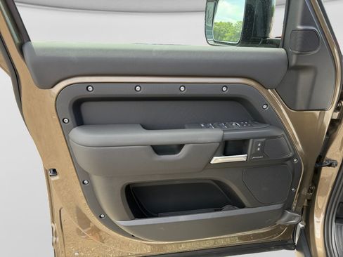 Used 2026 Land Rover Defender 110 S AWD/4WD image 12