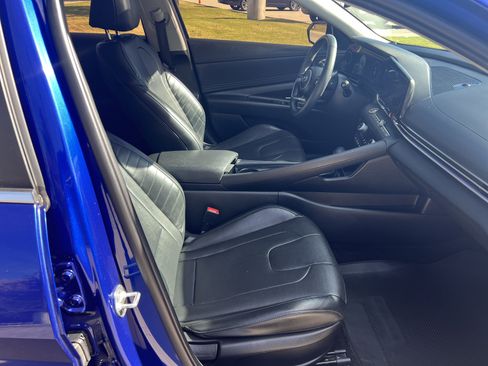 Used 2022 Hyundai Elantra Limited image 30
