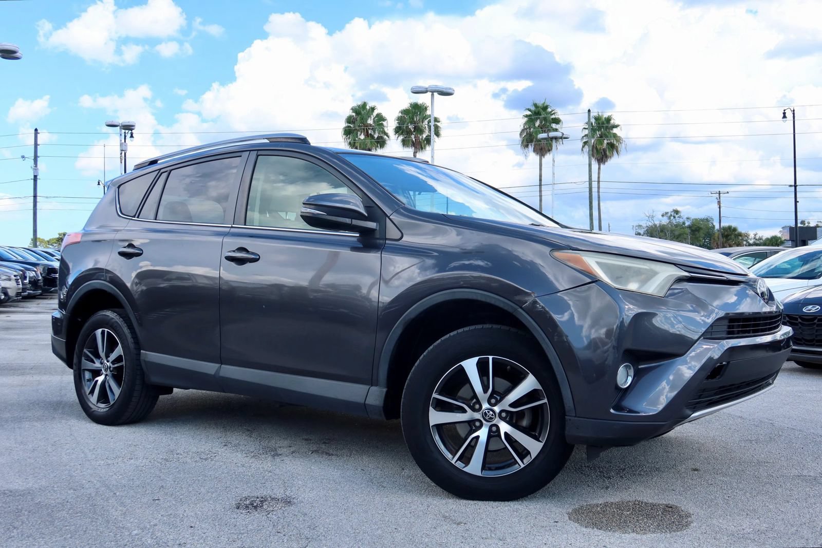 Used 2018 Toyota RAV4 XLE FWD image 1