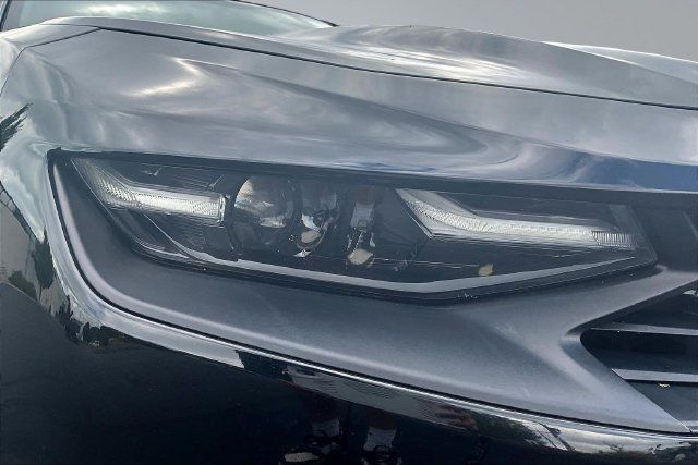 Used 2021 Chevrolet Camaro LT RWD image 27
