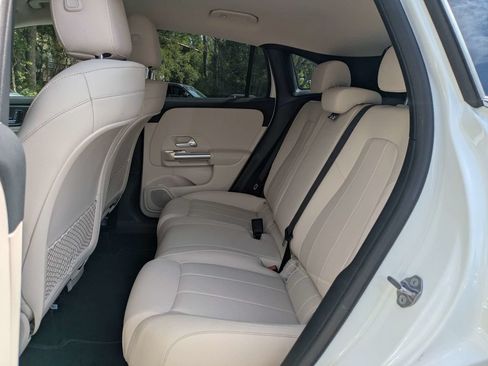 Used 2021 Mercedes-Benz GLA 250 4MATIC image 14