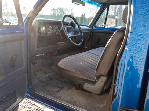 Used 1992 Dodge D/W Truck 250 image 30