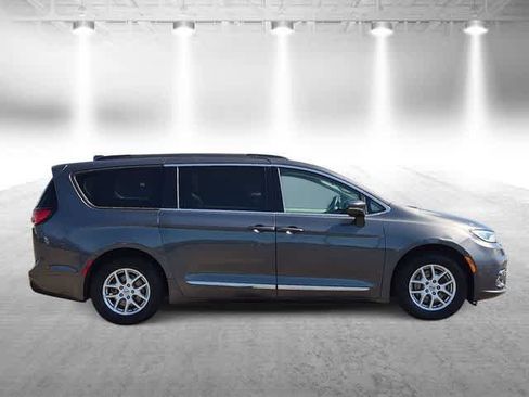 Certified 2022 Chrysler Pacifica Touring-L FWD image 9