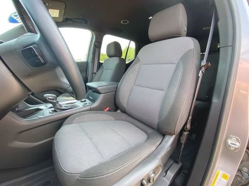 Used 2023 Chevrolet Traverse LT FWD image 18