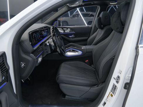 Used 2026 Mercedes-Benz Maybach GLS 600 4MATIC image 24