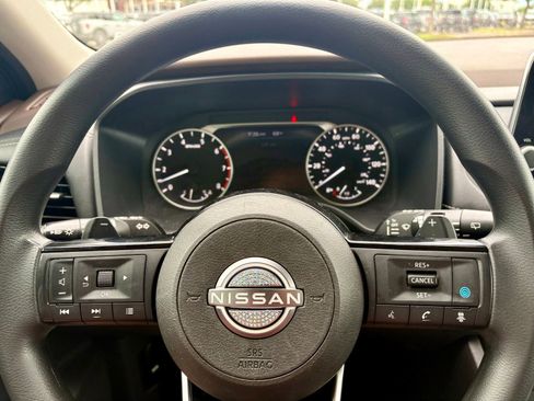 Used 2022 Nissan Rogue SV FWD image 18