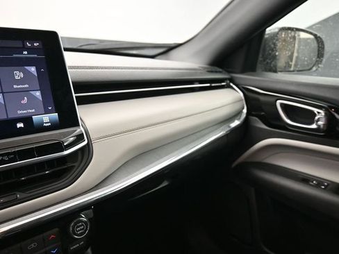 Used 2024 Jeep Compass Limited image 27