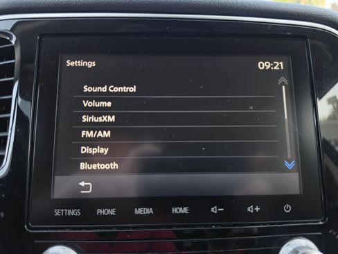Used 2020 Mitsubishi Outlander SEL AWD/4WD image 26