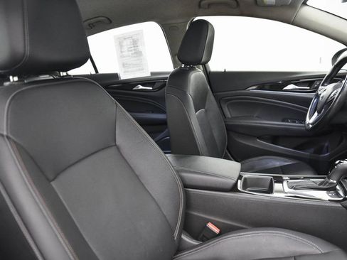 Used 2019 Buick Regal Essence image 15