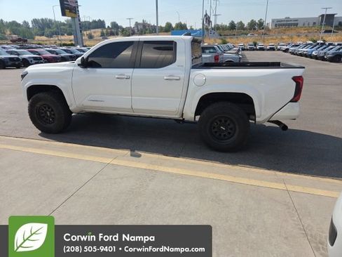 Used 2025 Toyota Tacoma SR5 AWD/4WD image 14