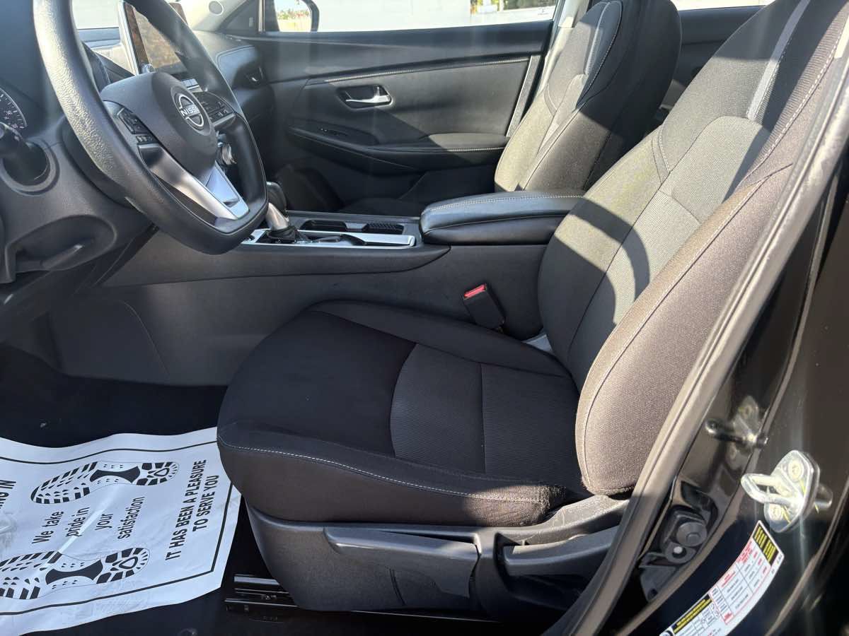 Used 2025 Nissan Sentra SV FWD image 18