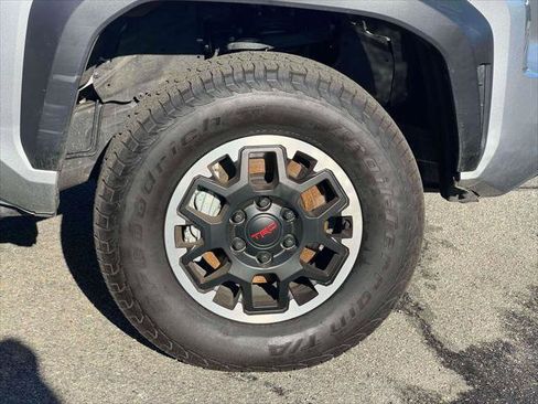 Used 2024 Toyota Tacoma TRD Off-Road image 8