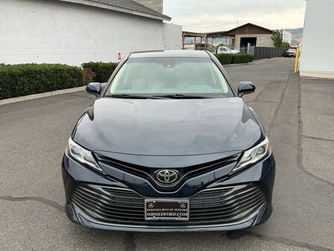 Used 2018 Toyota Camry LE FWD image 5