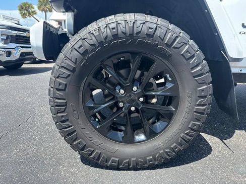 Used 2022 Jeep Gladiator Overland AWD/4WD image 3