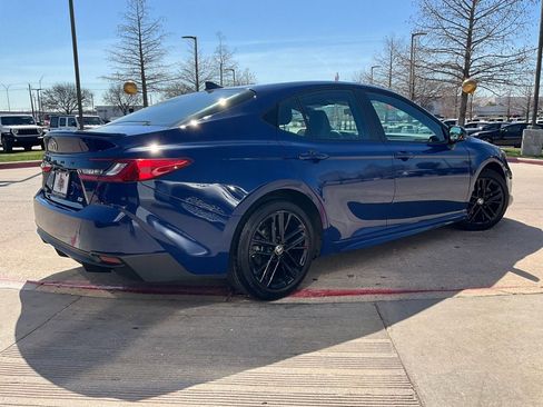 Used 2025 Toyota Camry SE image 6