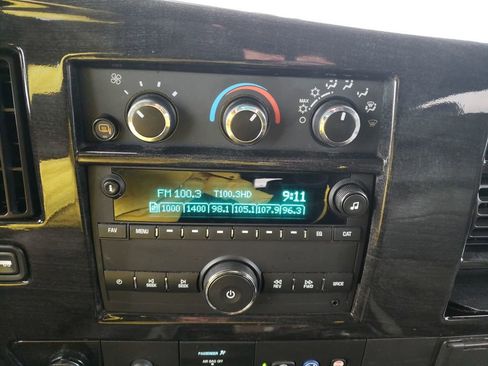 Used 2023 Chevrolet Express 2500 Extended image 19