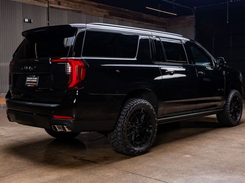 Used 2025 GMC Yukon XL AT4 Ultimate AWD/4WD image 10