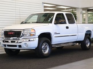 Used 2005 GMC Sierra 2500 SLE w/ Heavy-Duty Power Package AWD/4WD video 1