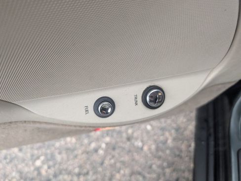 Used 1999 Lincoln Town Car Executive image 29