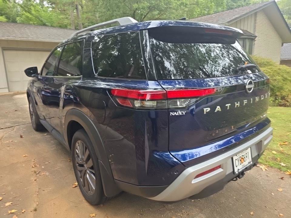 Used 2024 Nissan Pathfinder SL w/ SL Premium Package AWD/4WD image 3