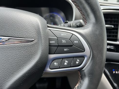 Used 2020 Chrysler Pacifica Touring-L w/ Advanced Safetytec Group FWD image 20