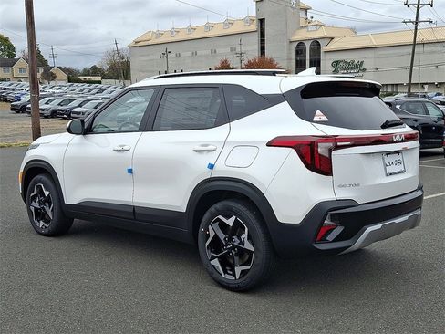 New 2026 Kia Seltos S image 3