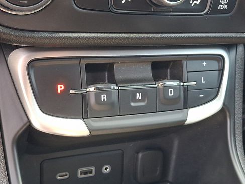 Used 2024 GMC Terrain SLE w/ Driver Convenience Package AWD/4WD image 15