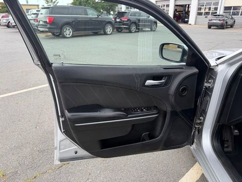 Used 2022 Dodge Charger SXT RWD image 12