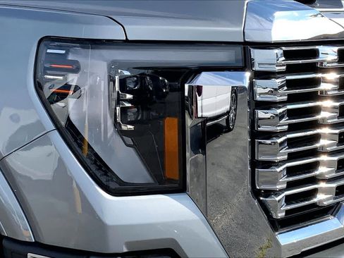 Used 2025 GMC Sierra 2500 Denali w/ Denali Reserve Package AWD/4WD image 25
