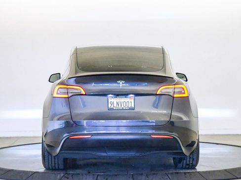 Used 2024 Tesla Model Y Performance image 3