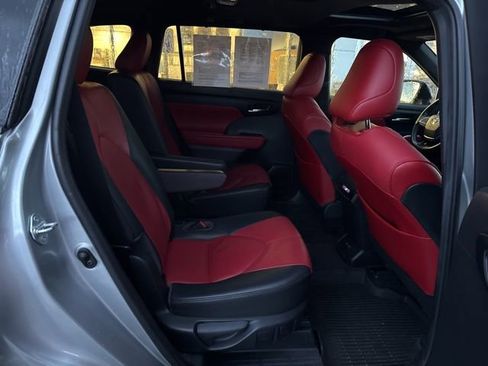 Used 2021 Toyota Highlander XSE image 11