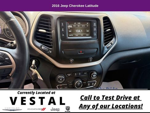 Used 2016 Jeep Cherokee Latitude AWD/4WD image 19
