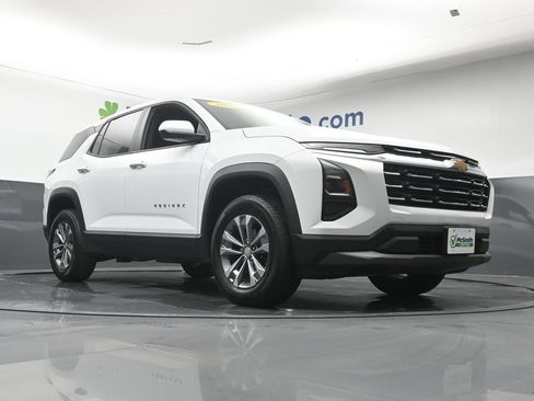 Used 2025 Chevrolet Equinox LT AWD/4WD image 25