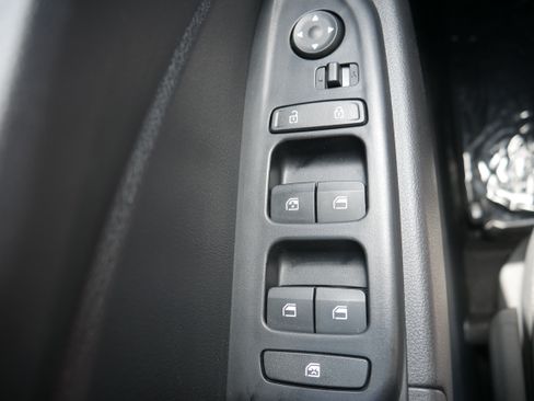 Used 2025 Hyundai Venue SEL FWD image 29