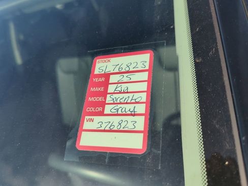 Certified 2025 Kia Sorento S w/ Panoramic Sunroof Package image 6