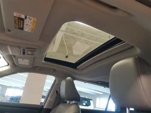 Used 2021 Toyota Highlander XLE image 19