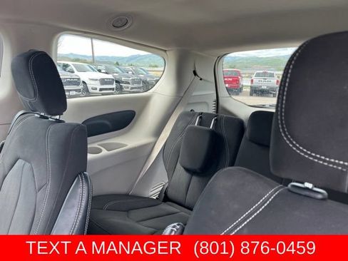 Used 2022 Chrysler Voyager LX FWD image 17