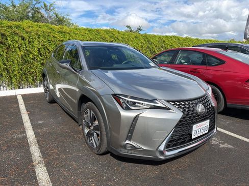 Used 2019 Lexus UX 200 w/ Premium Package image 1