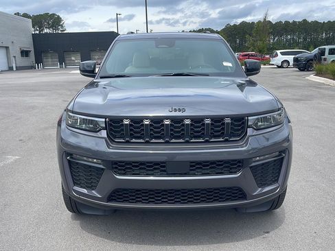 New 2026 Jeep Grand Cherokee L Limited w/ Limited Altitude Package AWD/4WD image 2