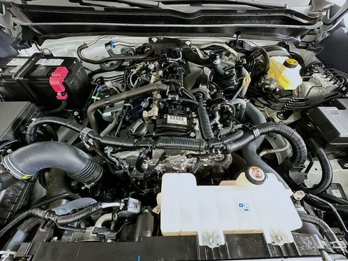 Certified 2024 Toyota Tacoma TRD Off-Road AWD/4WD image 28