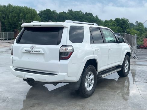 Used 2018 Toyota 4Runner SR5 Premium AWD/4WD image 3