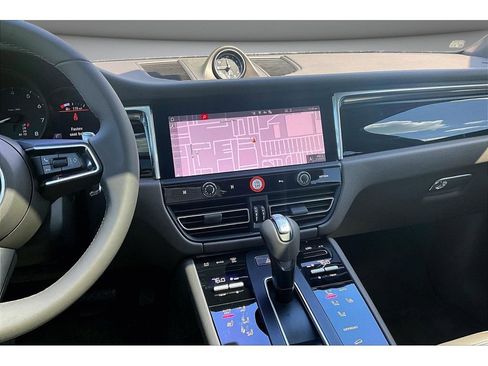 Used 2026 Porsche Macan AWD/4WD image 9