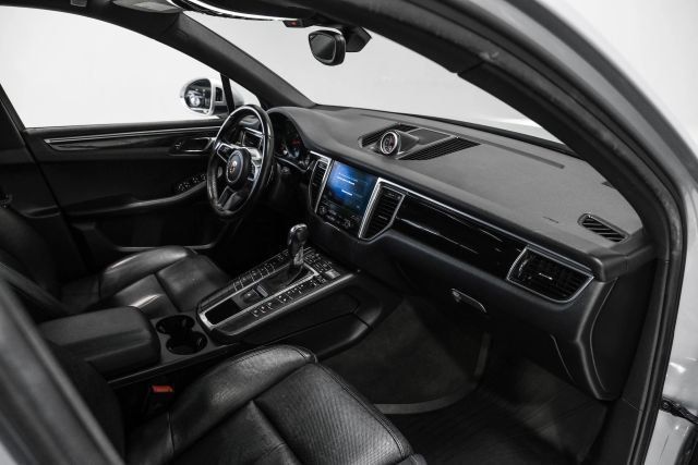 Used 2018 Porsche Macan Sport Edition AWD/4WD image 16